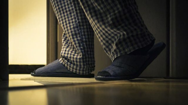 Ξυπνάτε στον ύπνο σας για τουαλέτα; Τι σημαίνει για την υγεία σας και τι πρέπει να κάνετε