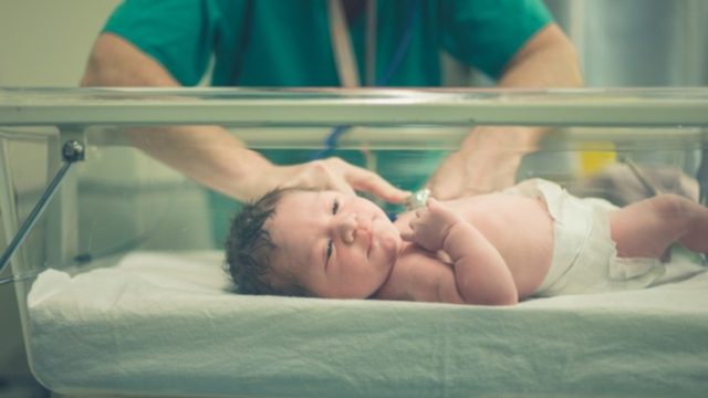 Πάτρα: Βρέφος 23 ημερών νοσηλεύεται με κορωνοϊό
