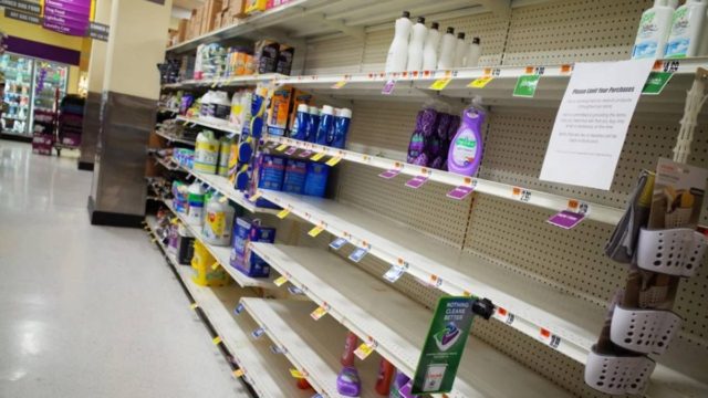 Η Βρετανία εμβολιάστηκε και ξαναμπαίνει όλη σε… lockdown! Πανικός στα σούπερ μάρκετ, αδειάζουν τα ράφια!