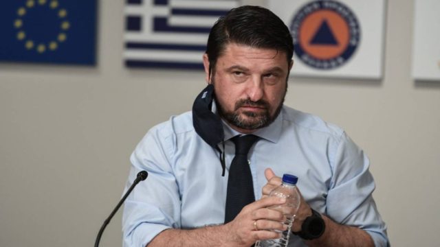 “-Τέσσερις παίκτες έχουν πυρετό! – Εντολή Χαρδαλιά να περάσουν”: Διάλογοι φωτιά καίνε την κυβέρνηση!