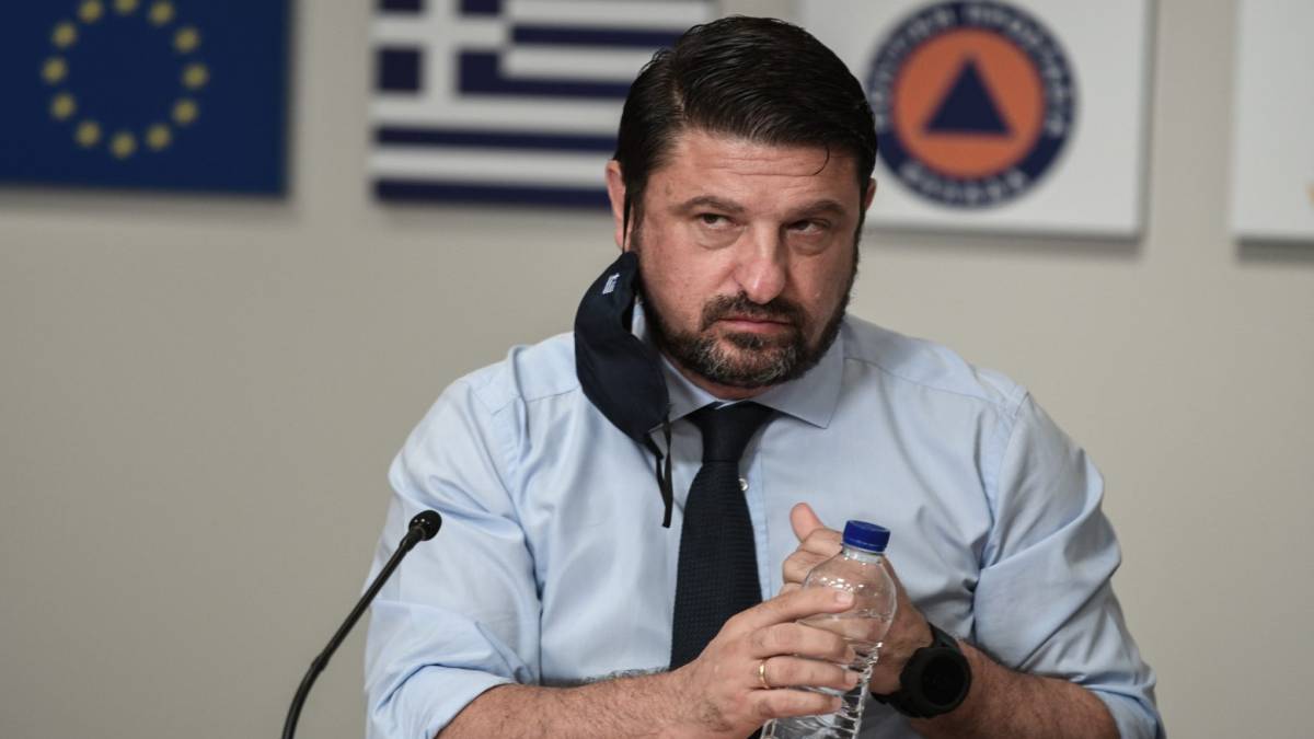“-Τέσσερις παίκτες έχουν πυρετό! – Εντολή Χαρδαλιά να περάσουν”: Διάλογοι φωτιά καίνε την κυβέρνηση!