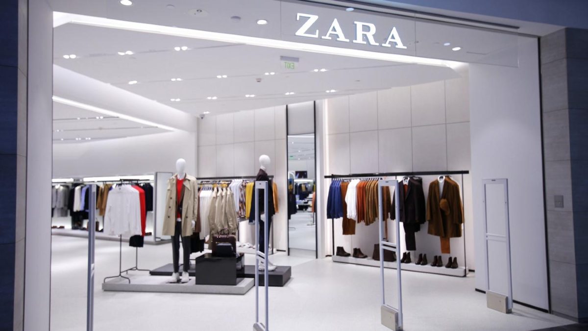 Απίστευτο το ολόσωμο μαύρο μαγιό στα Zara!
