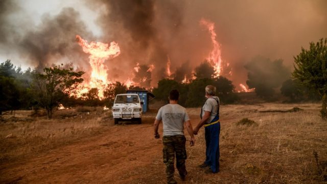 Κραυγή αγωνίας στα Βίλια: «Φοβόμαστε μη γίνουμε Μάτι»
