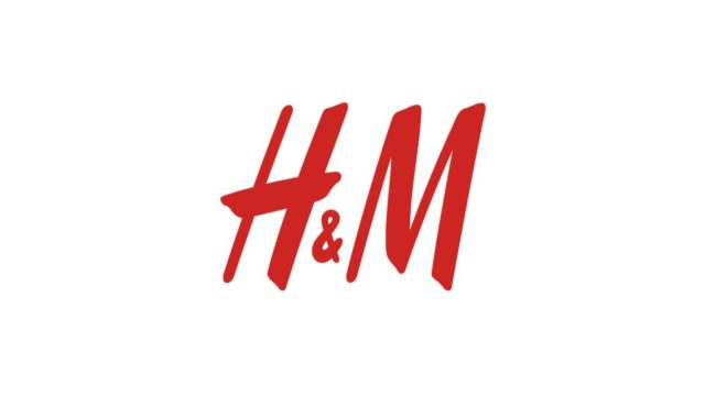H&M: Αυτό είναι τζιν που πρέπει να έχεις οπωσδήποτε στη ντουλάπα σου