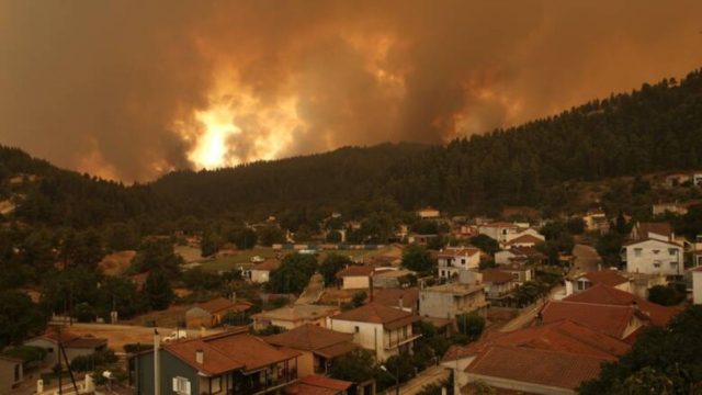 Φωτιά στην Εύβοια: Εκκενώθηκε η Αβγαριά – Ανησυχία για την Ιστιαία