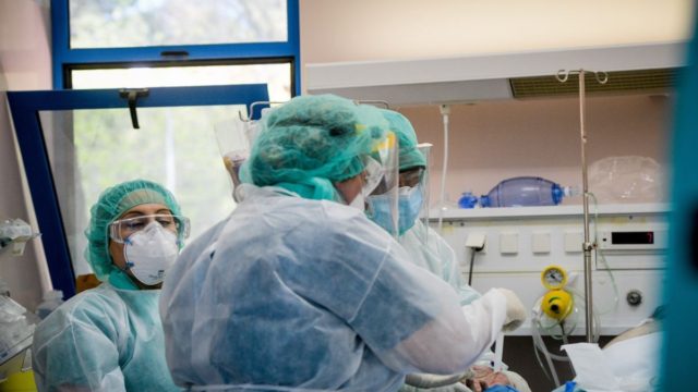Κορωνοϊός: 3.442 νέα κρούσματα, 282 διασωληνωμένοι και 25 θάνατοι