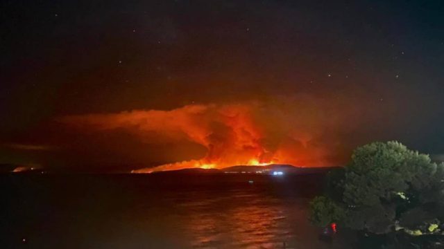 Εικόνες Αποκάλυψης από Σκιάθο και Σκόπελο! Η Εύβοια στις φλόγες