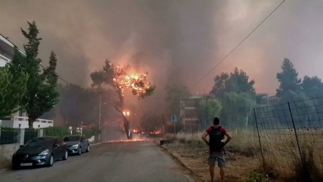 Meteo: Time lapse βίντεο της φωτιάς στη Βαρυμπόμπη – Πως εξαπλώθηκε βήμα βήμα