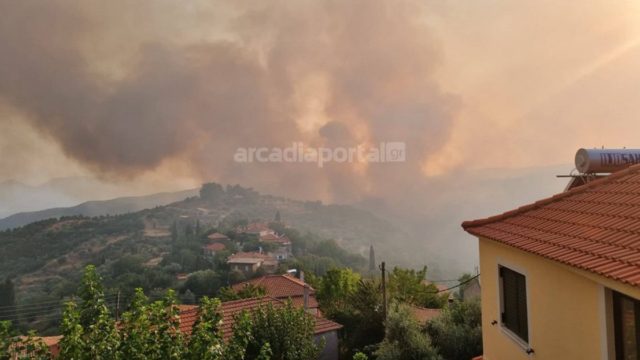 Φωτιά στην Αρκαδία: Νέο πύρινο μέτωπο ξέσπασε στο χωριό Ίσαρη