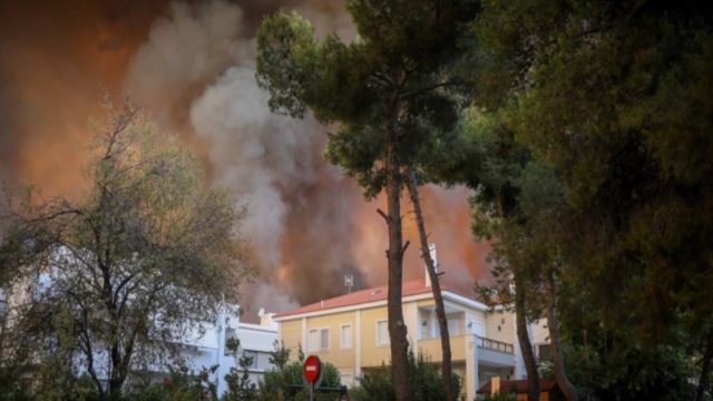 Σοκάρει ο Ευθύμιος Λέκκας: Στους 600 βαθμούς η θερμοκρασία στη Βαρυμπόμπη! «Πυριτιδαποθήκη» όλη η Ελλάδα