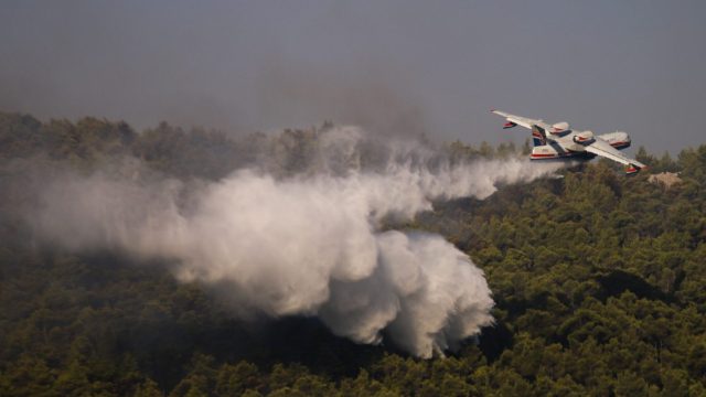 Φωτιά στα Βίλια – Γιώργος Πατούλης: Το πύρινο μέτωπο είναι πάνω από 20 χλμ