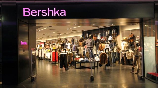 Bershka: Μπλούζα κορσές για μοναδικές εμφανίσεις – Κοστίζει μόνο 12,99 ευρώ