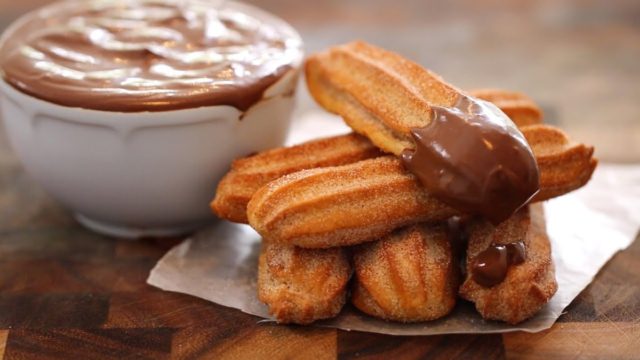 Λαχταριστές και τραγανές μπουκιές churros
