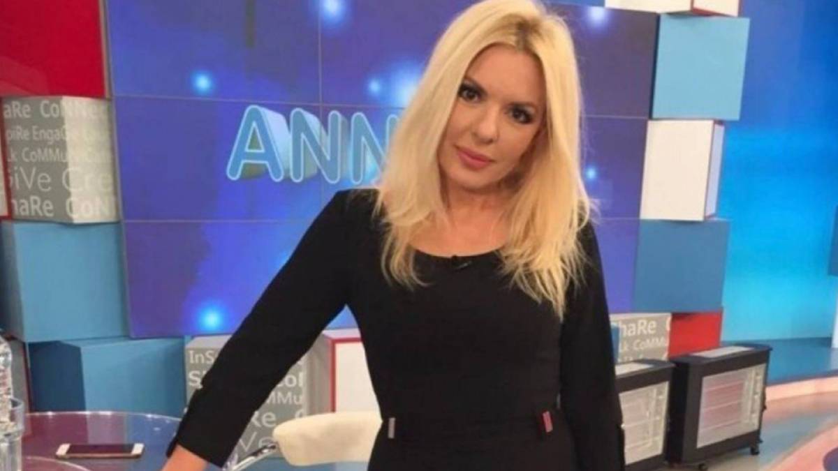 Με πασίγνωστο τραγουδιστή περνάει τις διακοπές της η Αννίτα Πάνια – ΦΩΤΟ αποκάλυψη!