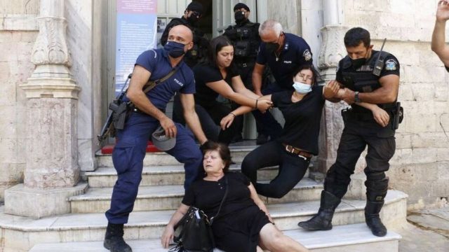 Έγκλημα στη Μεσαρά: Προσπάθησαν να λιντσάρουν τον δολοφόνο – Λιποθύμησε η μητέρα του θύματος