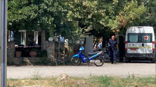 Έγκλημα στη Λάρισα: Οι πρώτες εικόνες από το σημείο της δολοφονίας – Σκότωσε τη γυναίκα του μέσα στο μαγαζί του αδελφού της