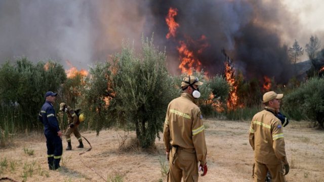 Πυρκαγιά στο Θεολόγο Φθιώτιδας – Εντολή εκκένωσης