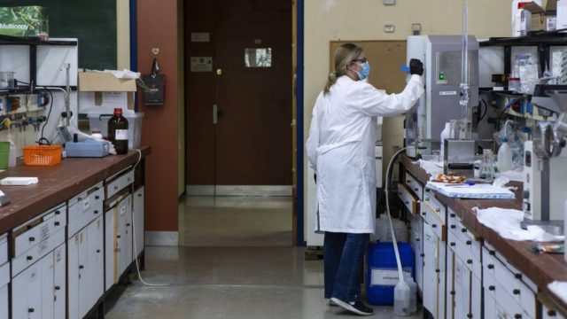 Έρευνα – Κορωνοϊός: Προβλήματα στην καρδιά ακόμα και 4 μήνες μετά τη νόσηση