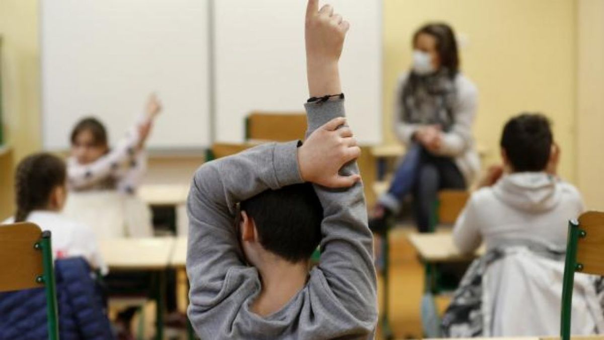 Εκπαιδευτικοί: Ποιοι θα τρώνε «αποβολή» στα σχολεία από τον Σεπτέμβριο – Όλα όσα θα ισχύουν για τους ανεμβολίαστους