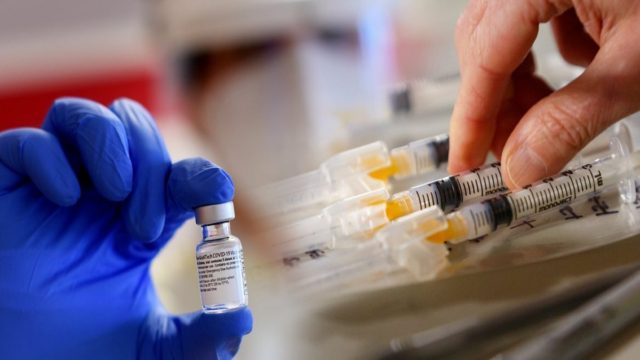 Κορωνοϊός: Αναστολή εργασίας από 1η Σεπτεμβρίου για ανεμβολίαστους υγειονομικούς – Ανοίγει η πλατφόρμα για 3η δόση