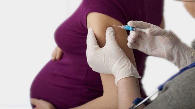 Κορωνοϊός: Ασφαλή τα εμβόλια Pfizer και Moderna για εγκύους και θηλάζουσες