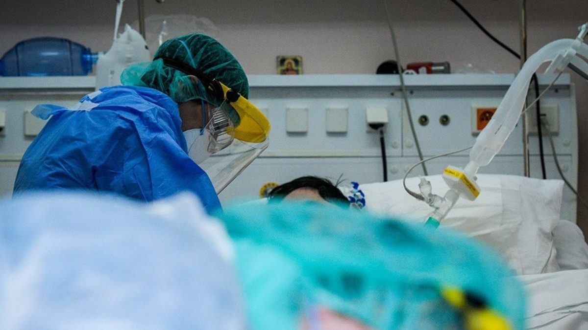 Κορωνοϊός – Νεκρός πατέρας τριών παιδιών: «Τον είχε φανατίσει τσαρλατάνος γιατρός»