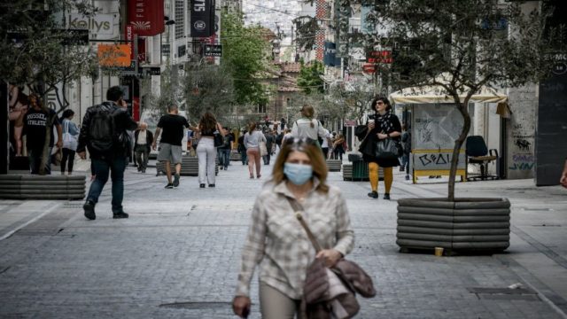 Έρευνα: Το 66% των ανεμβολίαστων θεωρεί ασφαλές να κυκλοφορεί έξω όπως και πριν!