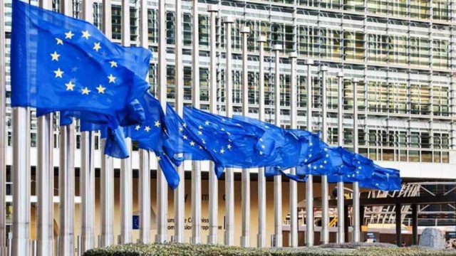 Ανάσα για την Ελλάδα: Η Κομισιόν έδωσε ήδη 4 δισ. ευρώ μετά τις καταστροφικές πυρκαγιές