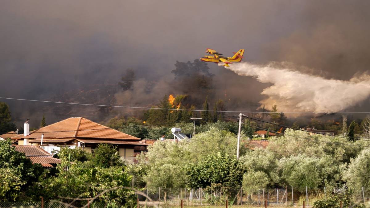 Φωτιές στην Ελλάδα: Το υπουργείο Εσωτερικών χορηγεί 1,5 εκατ. ευρώ σε 17 Δήμους και πέντε Περιφέρειες