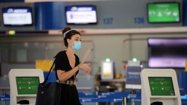 Κορωνοϊός: Υποχρεωτικό τεστ κατά την άφιξη στην Ελλάδα για ανεμβολίαστους ταξιδιώτες – Τι αναφέρει η νέα ΝΟΤΑΜ