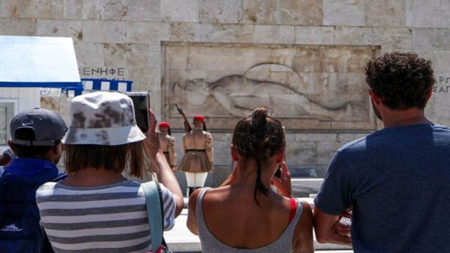 Κορωνοϊός: 3.628 κρούσματα, 344 διασωληνωμένοι και 22 θάνατοι