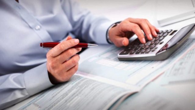 Φορολογικές δηλώσεις 2021: Τότε λήγει η προθεσμία – Τα πρόστιμα και ποιοι πρέπει να περάσουν από την Εφορία