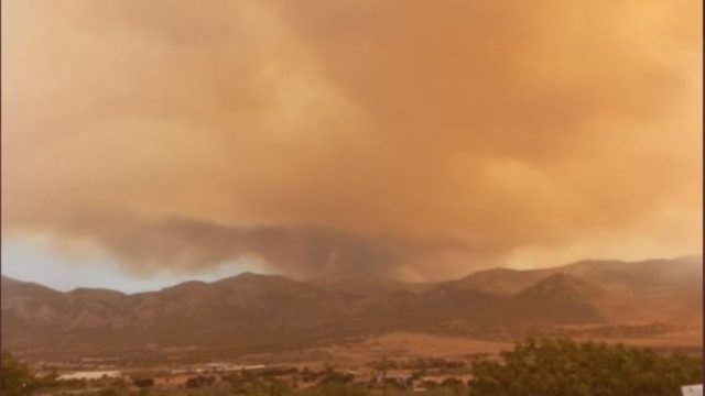 Φωτιά στην Άμφισσα: Επιχειρούν 6 αεροσκάφη και 2 ελικόπτερα