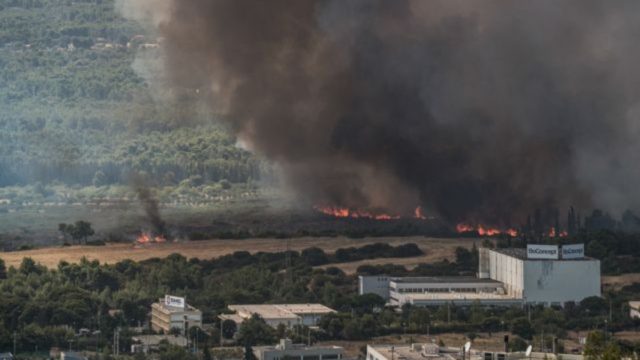 Φωτιά στη Βαρυμπόμπη: Καρέ καρέ πως ξεκίνησε η πυρκαγιά (video)
