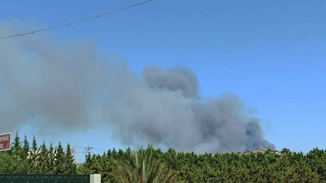 Φωτιά στο Λαύριο: Αυτό είναι το ύποπτο όχημα που φαίνεται να προκάλεσε την πύρινη κόλαση