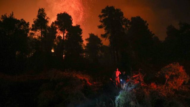 Κόλαση και στην Αρκαδία: Μαίνεται το μέτωπο στη Γορτυνία – Στάχτη 40.000 στρέμματα στην περιοχή
