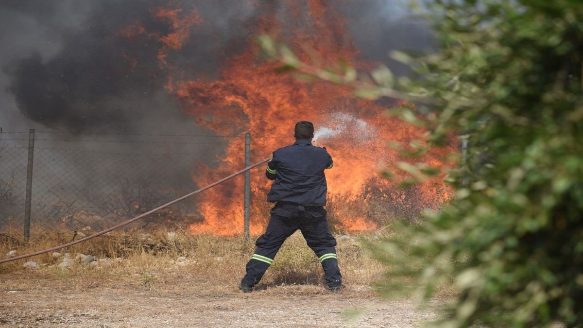 Συναγερμός στην πυροσβεστική: Φωτιά ξέσπασε σε αγροτική περιοχή στην Κρήτη
