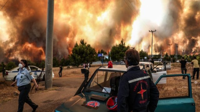 Φωτιά στην Αττική: Εκκενώθηκε πλήρως η δομή μεταναστών στη Μαλακάσα