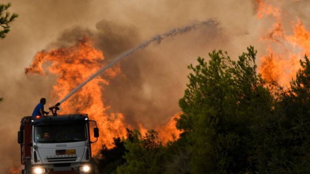 Πυρκαγιές στην Ελλάδα: Αναδασωτέες… με τη βούλα όλες οι εκτάσεις – Οι κίνδυνοι για όσους γυρίσουν στα καμένα
