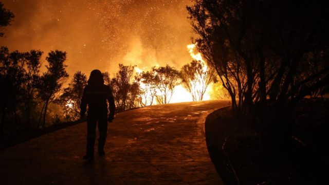 Φλέγεται η Ελλάδα! Απίστευτη απεικόνιση της NASA με τις πυρκαγιές