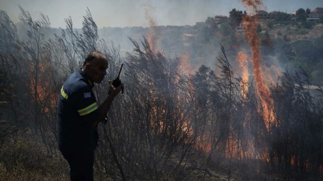 Φωτιά Αρχαία Ολυμπία: Εντολή για εκκένωση – Καίγονται σπίτια, πληροφορίες για εγκλωβισμένους