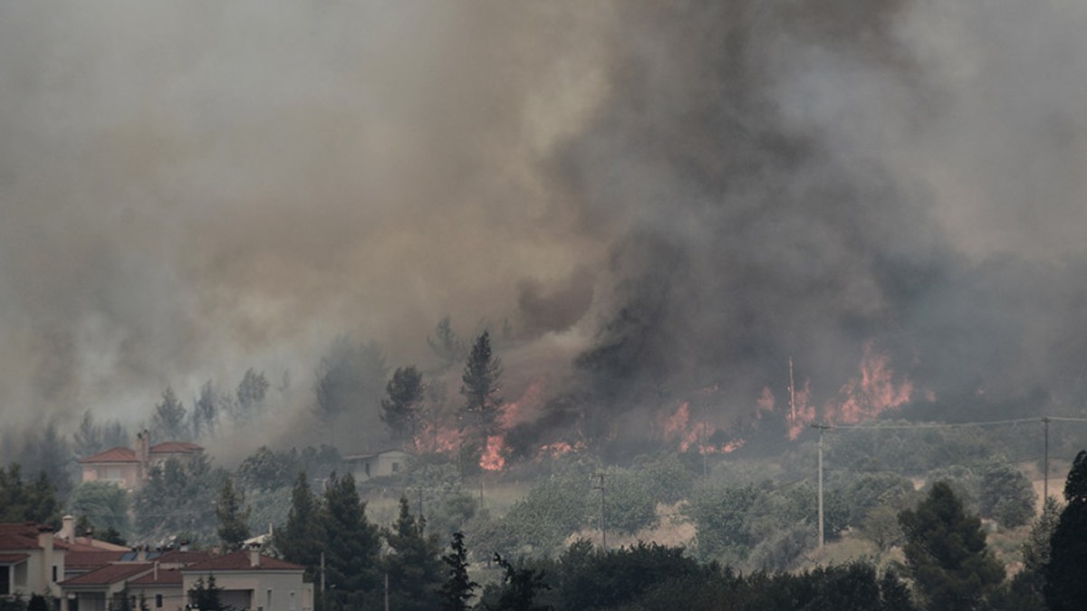 Φωτιά στην Αττική: Νέο πύρινο μέτωπο στην Πάρνηθα ανάμεσα σε Θρακομακεδόνες και Κρυονέρι