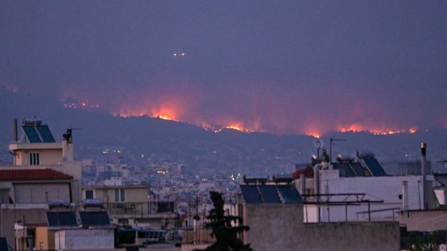 Πετρούπολη: Προσαγωγή υπόπτου για εμπρησμό – Είχε συλληφθεί ξανά