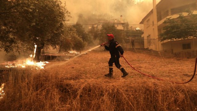 Φωτιές: Η κατάσταση της υγείας των εθελοντών δασοπυροσβεστών – Ισραηλινός πυροσβέστης στο Σισμανόγλειο
