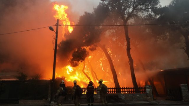 Φωτιά Βαρυμπόμπη: Σε ξενοδοχεία με έξοδα του κράτους η διανυκτέρευση των πυρόπληκτων