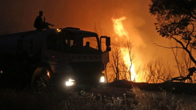 Μάχη με τις φλόγες σε διπλό μέτωπο και στη Μεσσηνία: Συναγερμός δίπλα στο αεροδρόμιο!