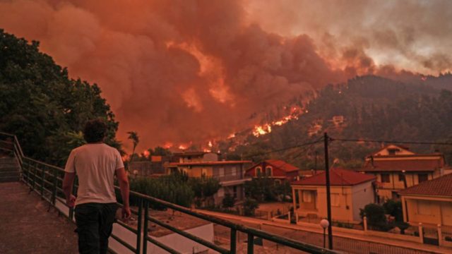 Πυρκαγιές στην Ελλάδα: Αυτοί οι κάτοικοι αποζημιώνονται άμεσα – Το πλήρες πακέτο και η αγωνία για το πύρινο μέτωπο