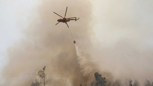 Πυρκαγιές στην Ελλάδα: Παραιτήθηκε ο διοικητής της Αεροπορίας Στρατού