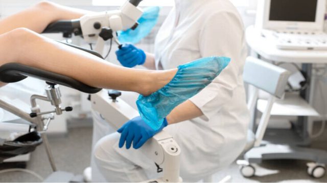 «Έβαζε περισσότερα δάχτυλα στο αιδοίο μου και με ρωτούσε αν πονάω… Είσαι για σκληρό σ@ξ..» – Ανατριχιαστική καταγγελία για γυναικολόγο