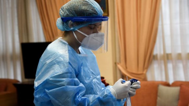 Κορωνοϊός: Συναγερμός σε γηροκομείο της Θεσσαλονίκης – Στο ΑΧΕΠΑ τρεις ηλικιωμένοι